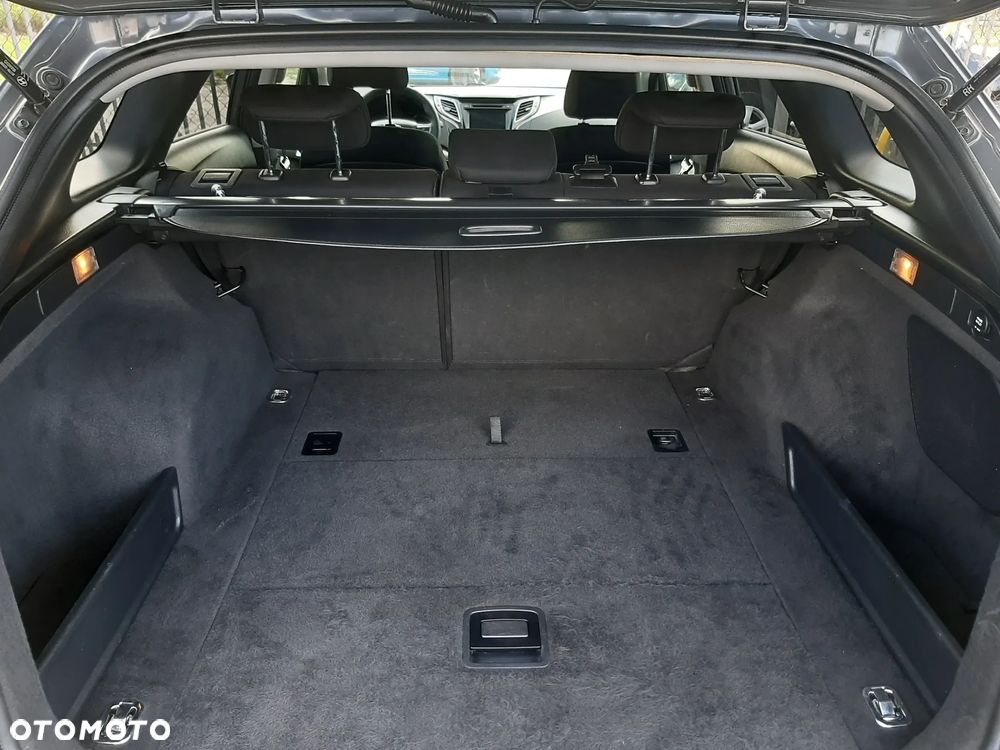 Hyundai i40 Kombi blue 1.6 Family - 24