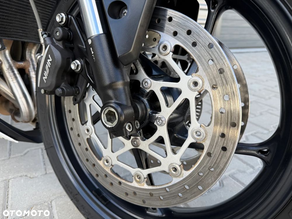 Triumph Street Triple - 12