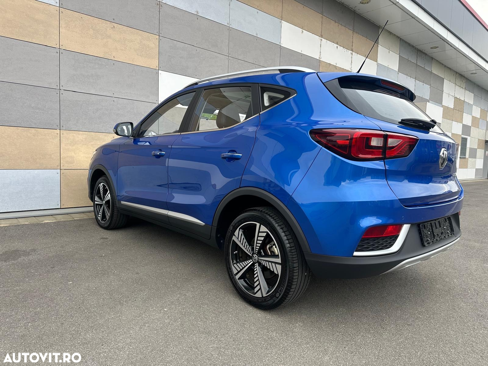MG ZS EV Luxury - 6