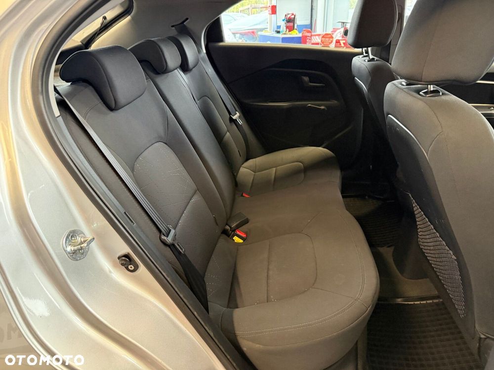 Kia Rio - 14