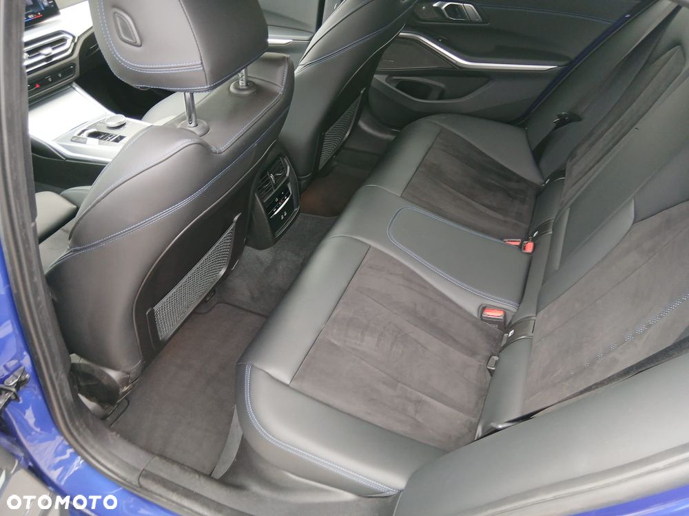 BMW Seria 3 320i M Sport - 23