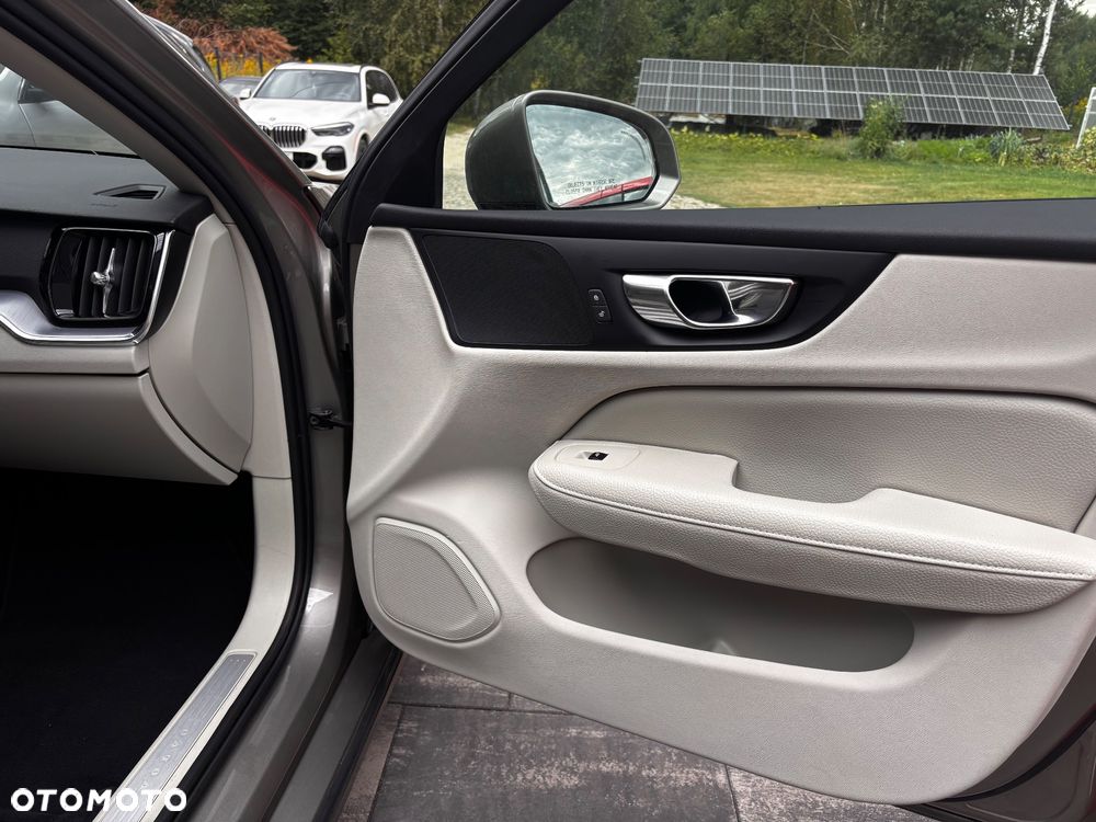 Volvo S60 T6 AWD Momentum Pro - 23