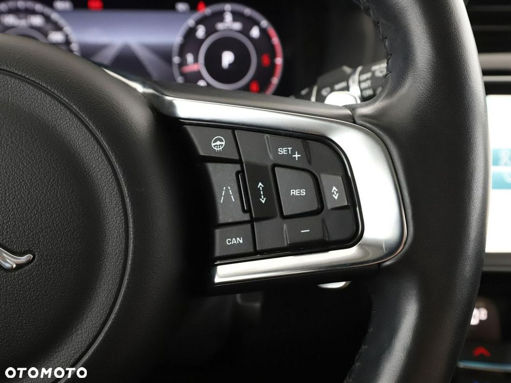 Jaguar F-Pace 25d AWD R-Sport - 32