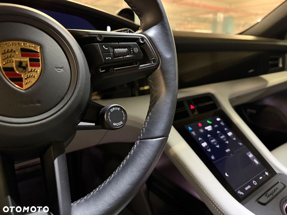 Porsche Taycan - 14