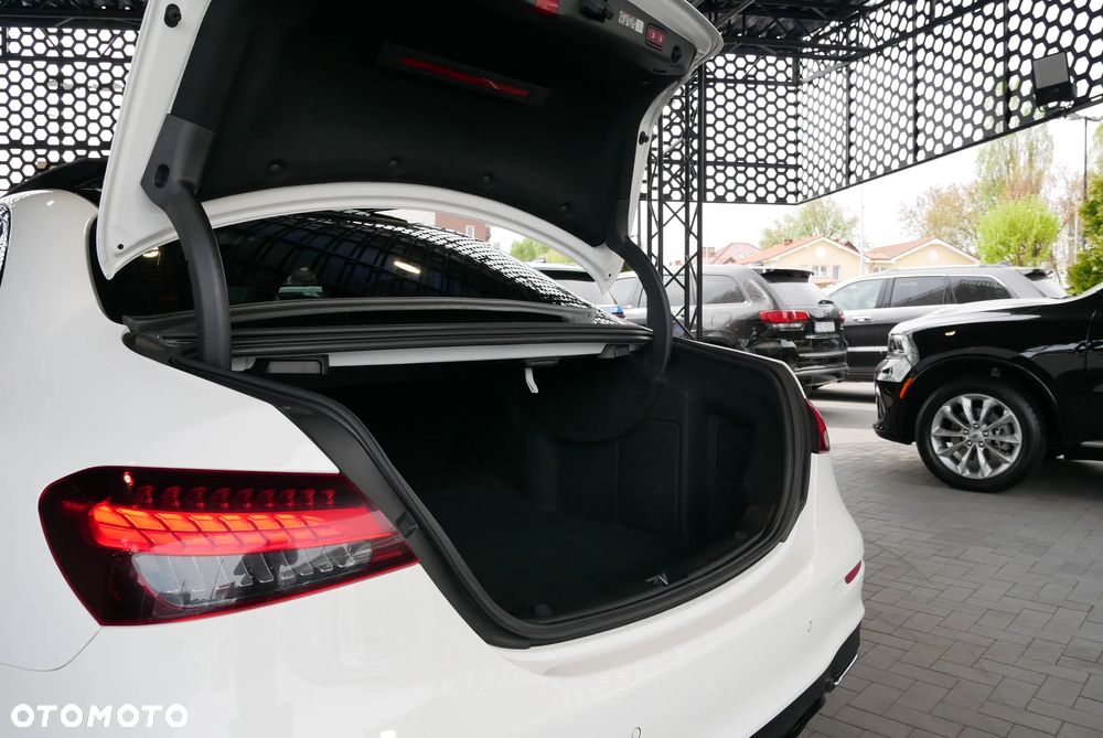 Mercedes-Benz Klasa E 220 d 4Matic 9G-TRONIC AMG Line - 31
