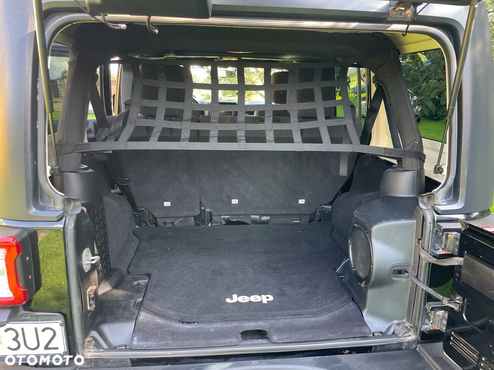 Jeep Wrangler Unlimited 3.8 Sahara - 9