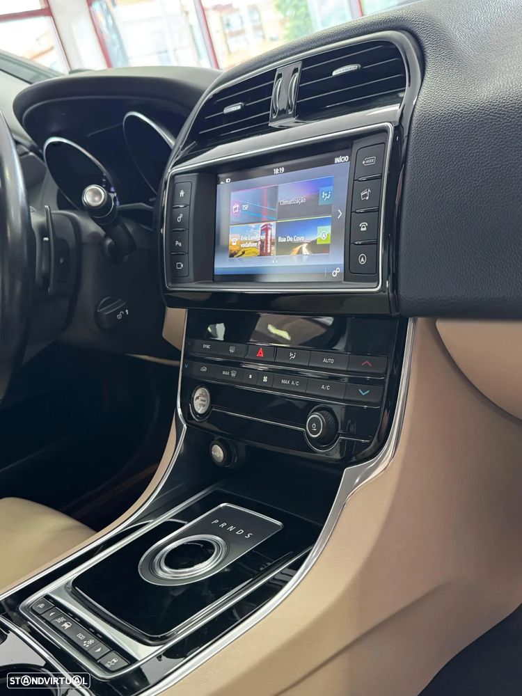 Jaguar XE E-Performance Aut. Prestige - 17