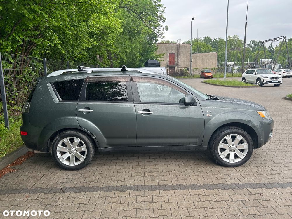 Mitsubishi Outlander 3.0 V6 XLS - 11