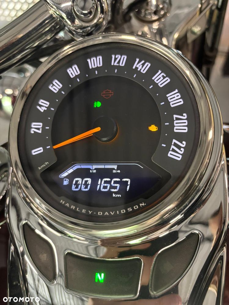 Harley-Davidson Softail Deluxe - 13