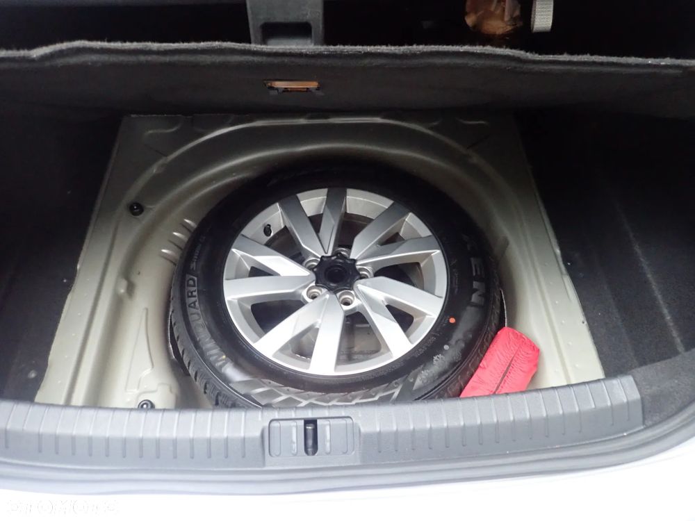 Volkswagen Passat - 11