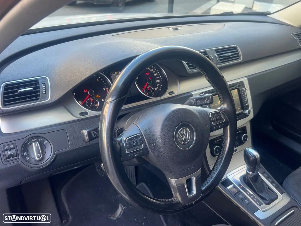 VW Passat Variant 2.0 TDI DSG BlueMotion Highline - 11