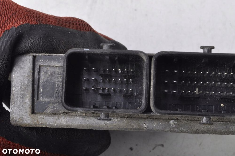 RENAULT LAGUNA II 1.8 KOMPUTER SILNIKA 8200164728 - 2