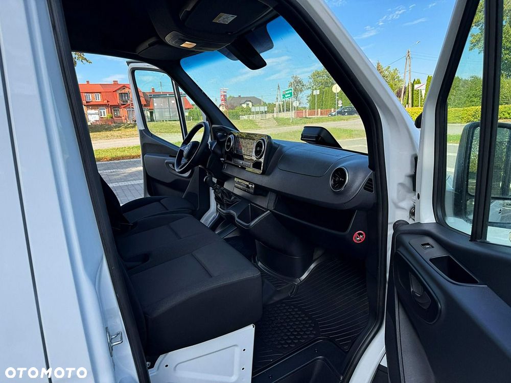 Mercedes-Benz Sprinter - 28