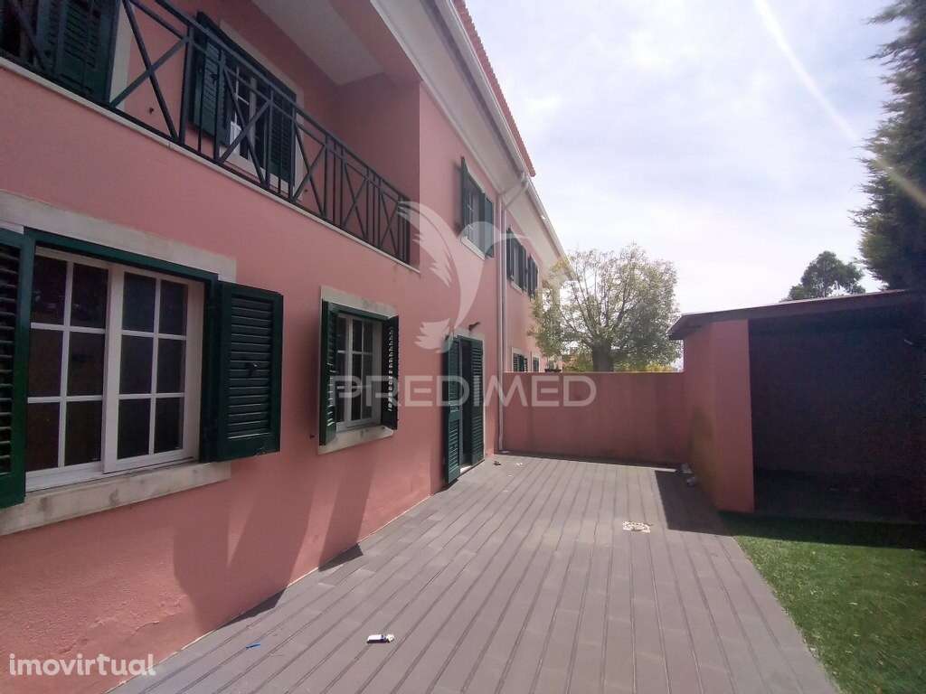 Moradia T5 Parqueamento-Logradouro-Albarraque-Sintra - Grande imagem: 4/38