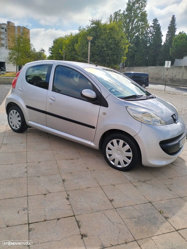 Peugeot 107 1.0 Trendy — fotografia 4