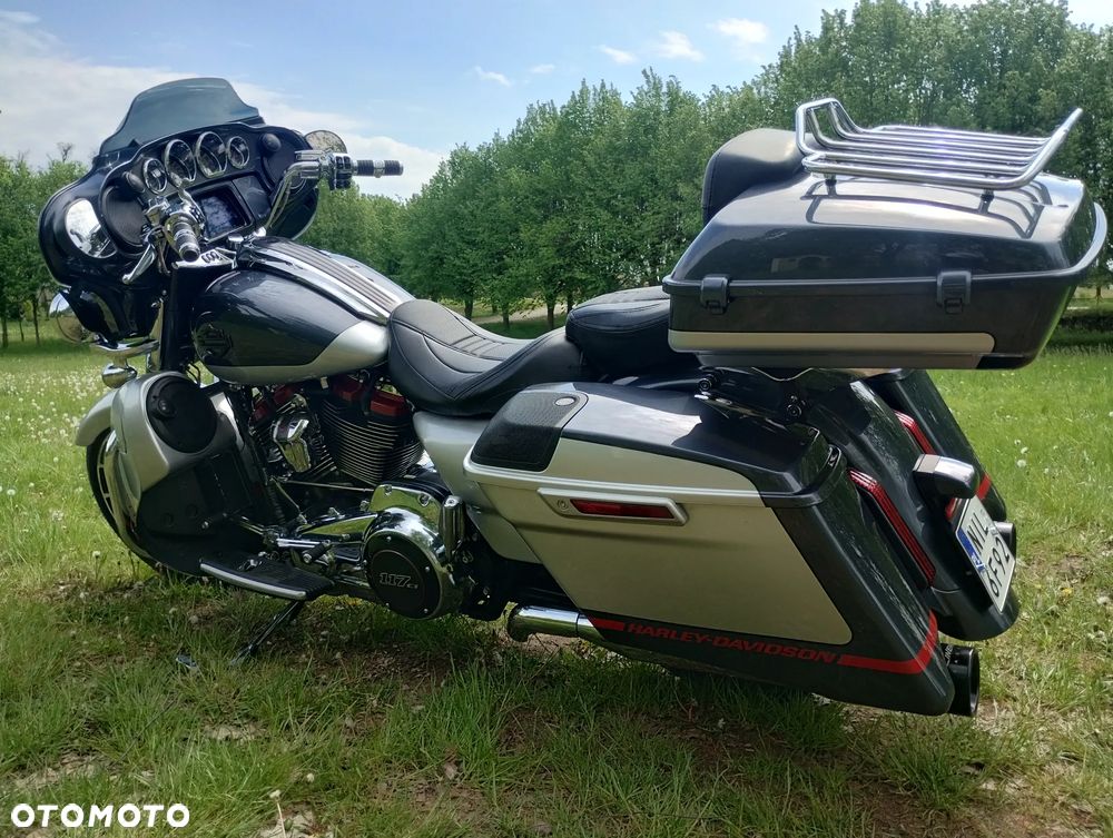 Harley-Davidson CVO Street Glide - 25