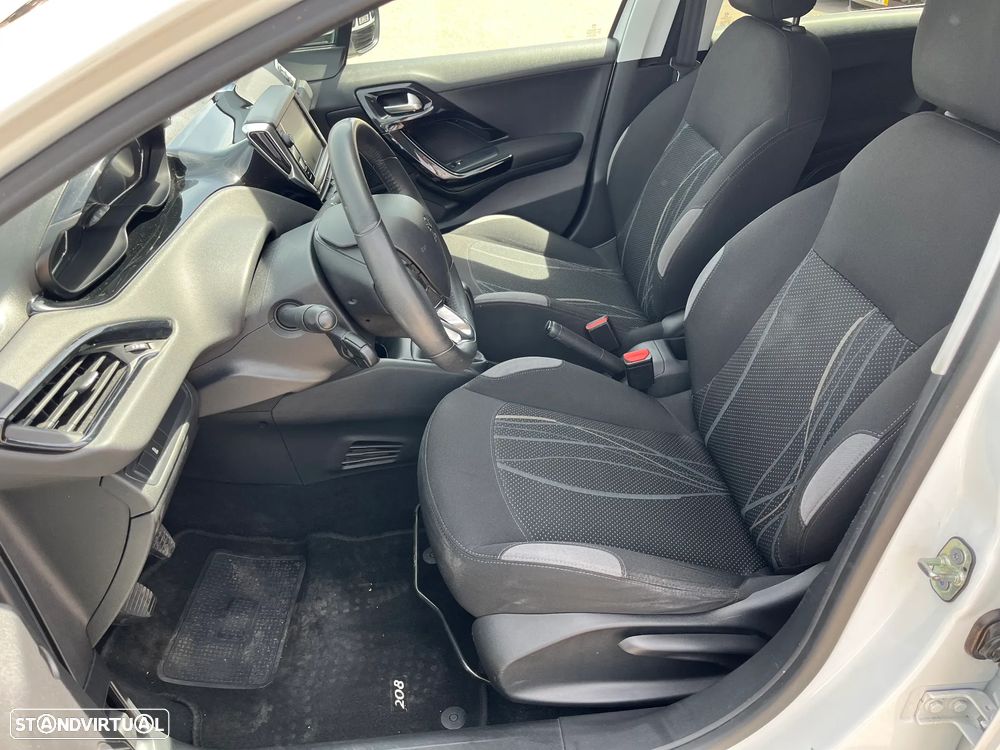 Peugeot 208 1.4 HDi Allure - 9
