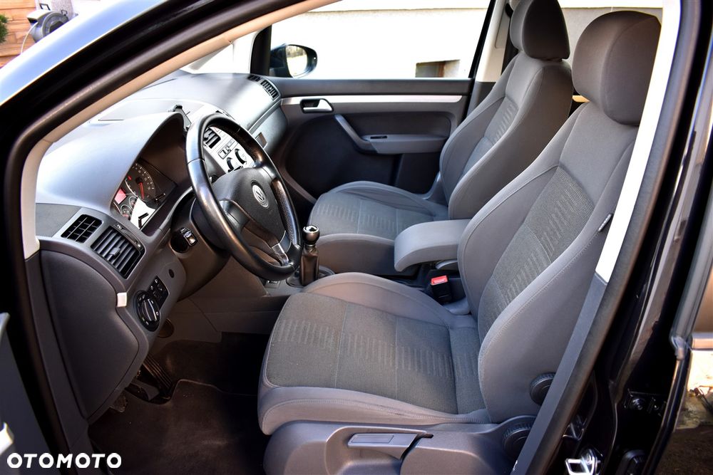 Volkswagen Touran 2.0 TDI DPF Highline - 11