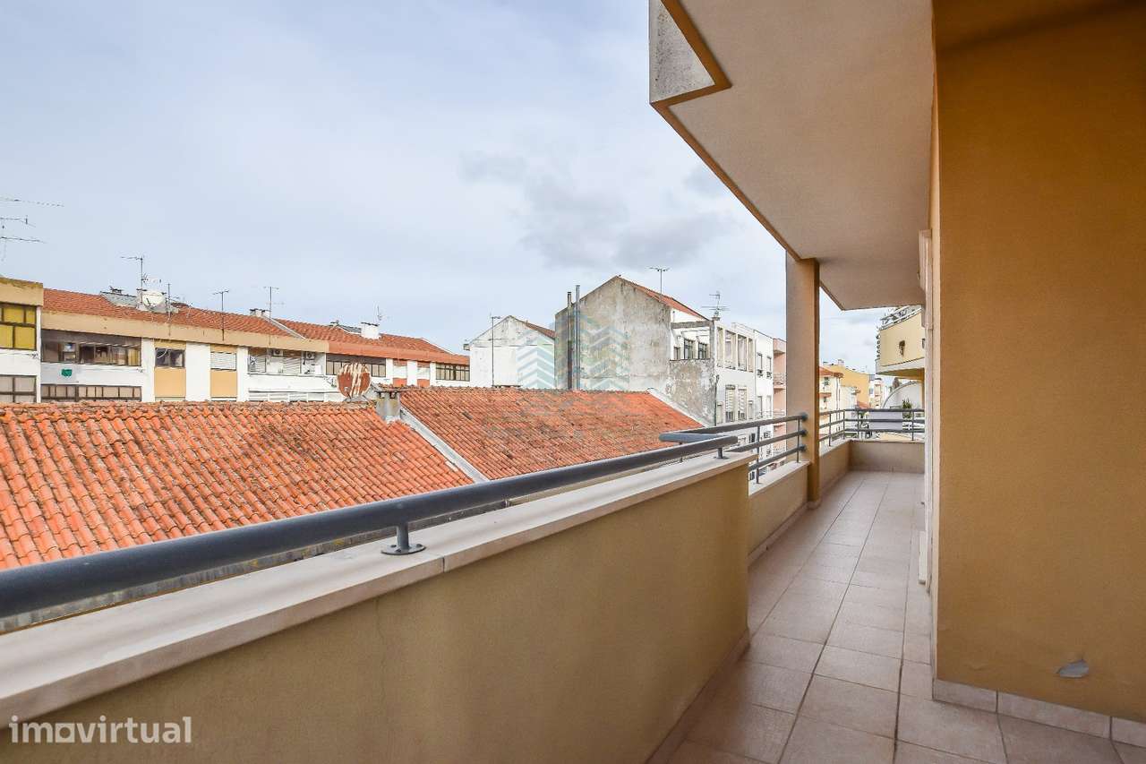 Apartamento T4 com excelentes áreas no Entroncamento - Grande imagem: 5/28