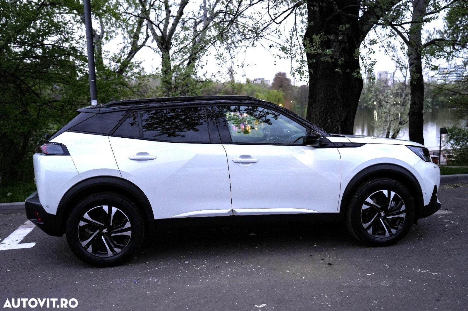Peugeot 2008 e-2008 50 kWh GT - 16