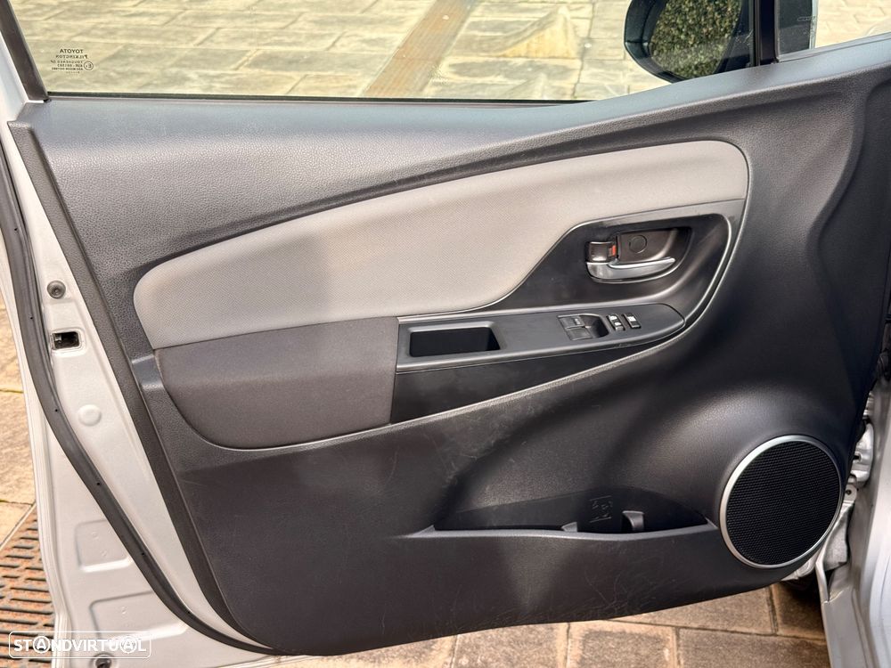 Toyota Yaris 1.5 HSD Active - 26