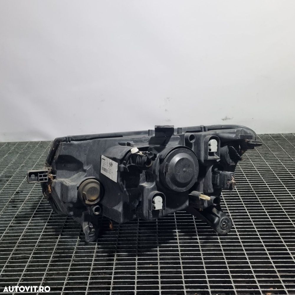 Far Dreapta Dacia Sandero 2 2012 - 2016 Hatchback 4 Usi (1403) Fara xenon 260102523R - 2