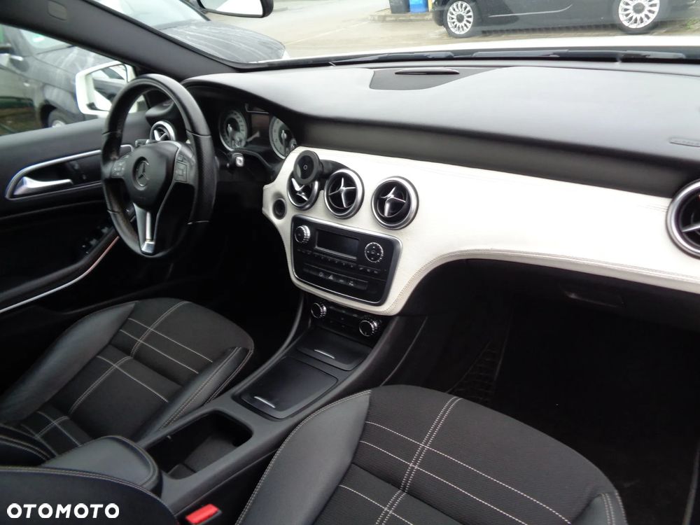 Mercedes-Benz Klasa A 180 7G-DCT Activity Edition - 18