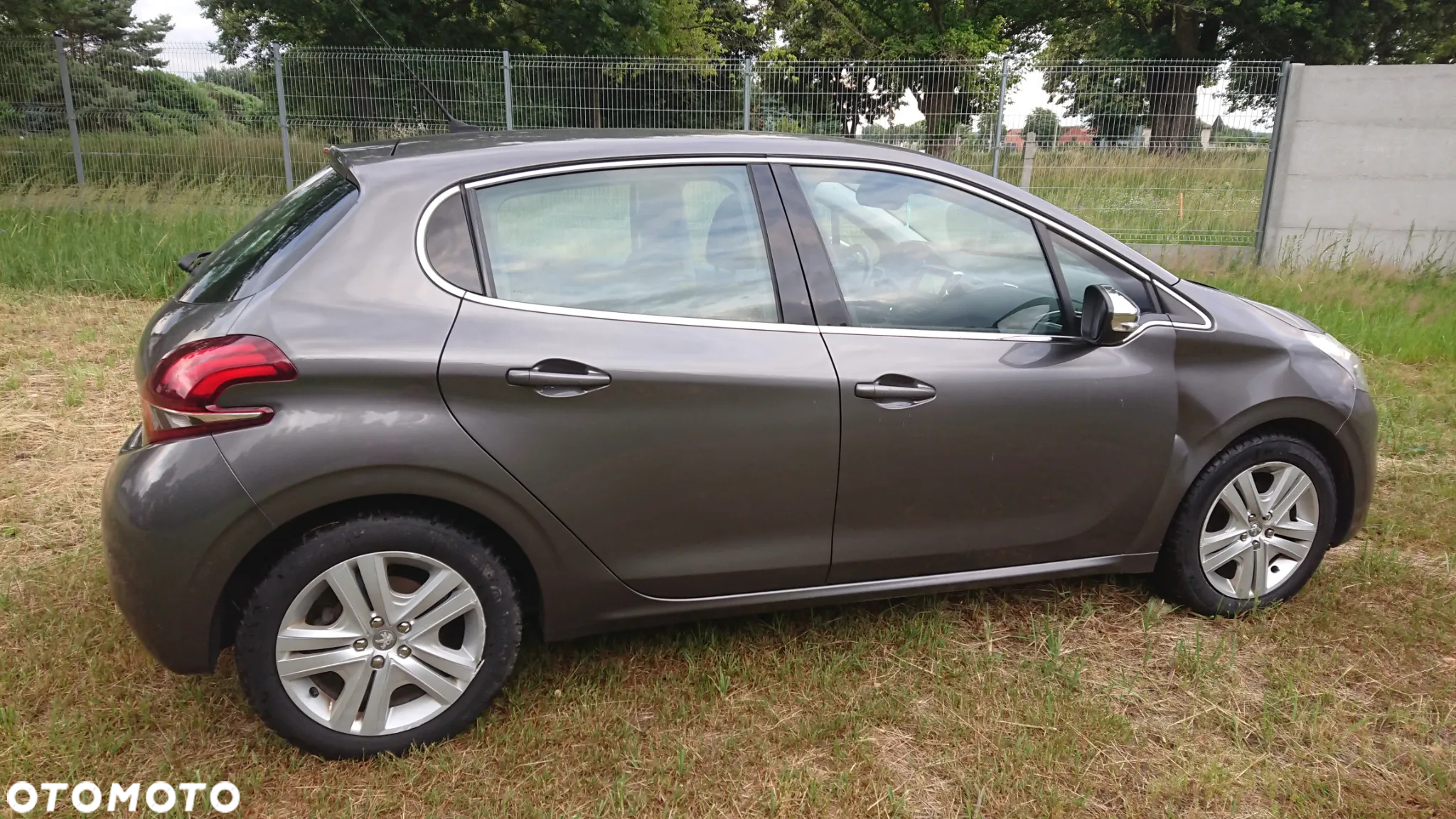 Peugeot 208 - 5