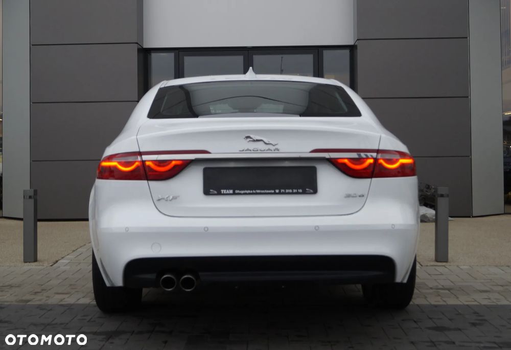 Jaguar XF 2.0 i4D AWD Prestige - 11