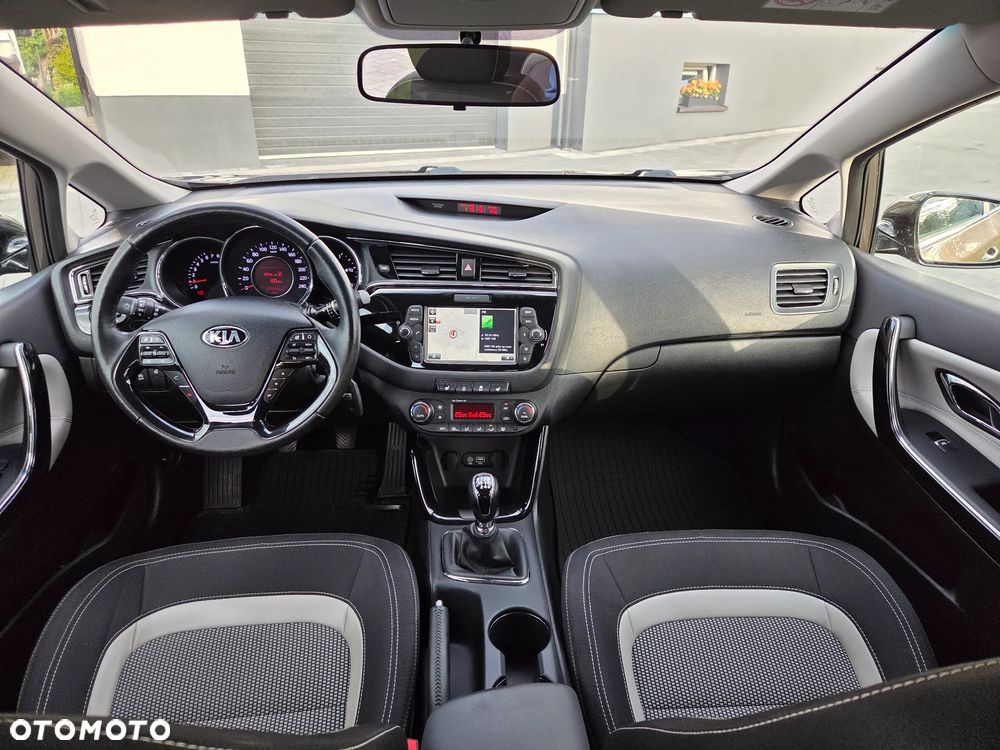 Kia Ceed 1.6 GDI ISG Platinum Edition - 18