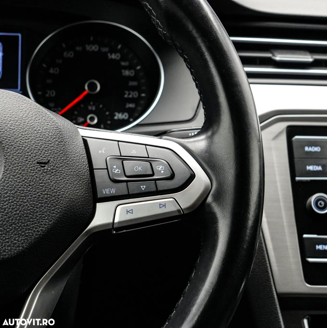 Volkswagen Passat 2.0 TDI DSG Advance - 29