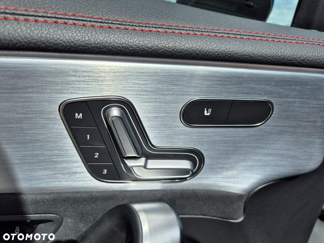 Mercedes-Benz CLA 250 4-Matic 7G-DCT - 32