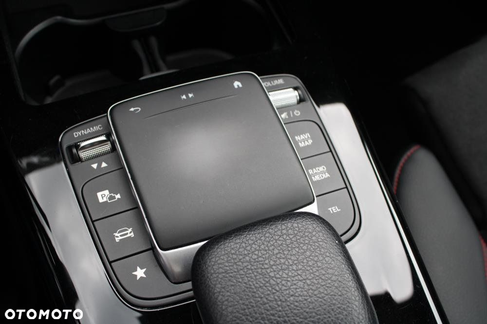 Mercedes-Benz CLA - 24
