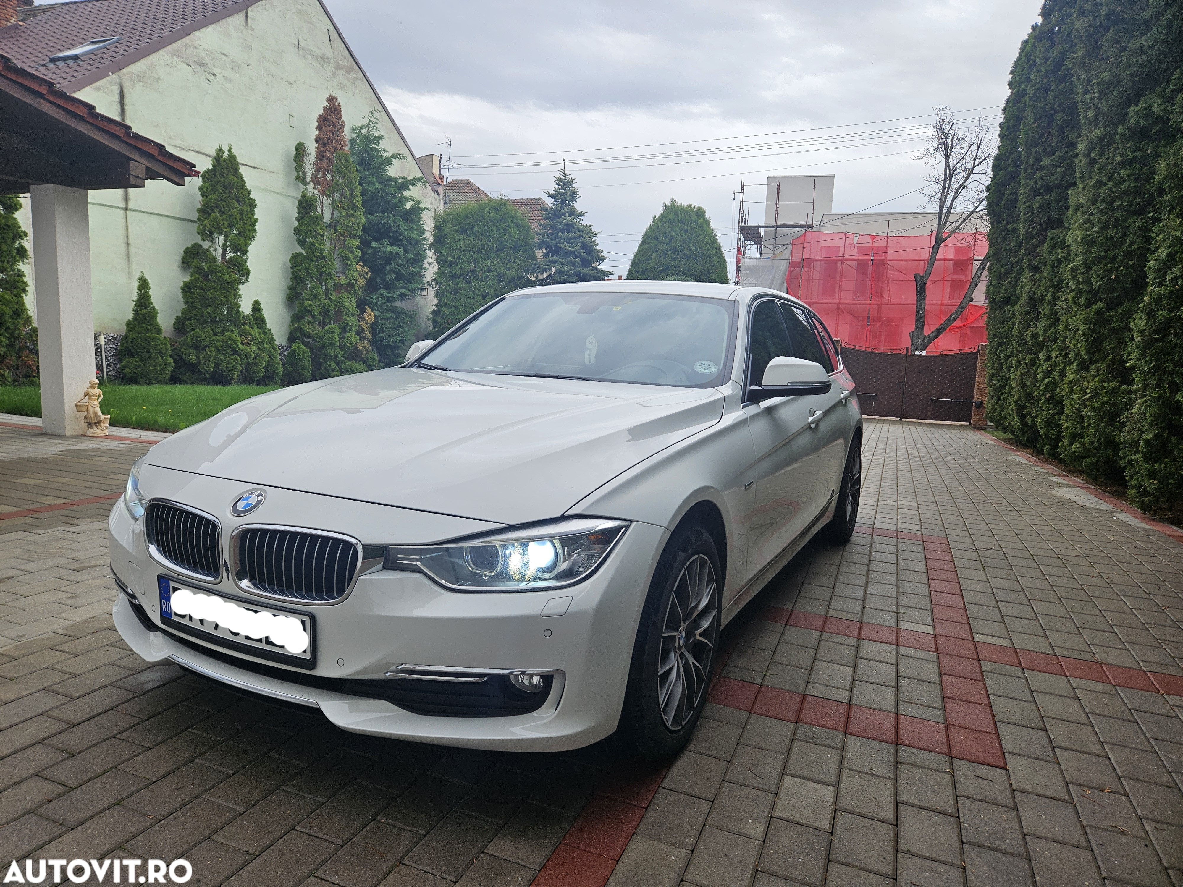 BMW Seria 3 320d xDrive DPF Touring Aut. - 5
