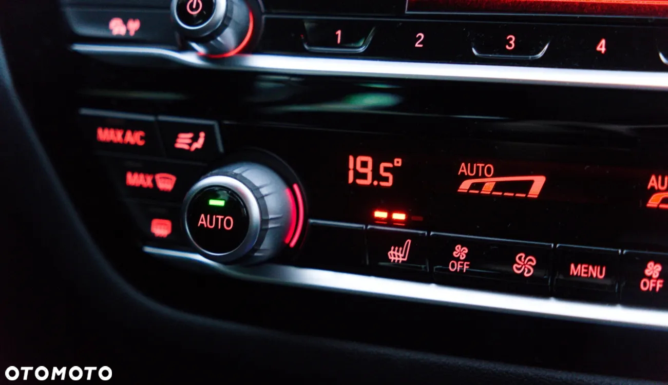 BMW Seria 5 520i - 28