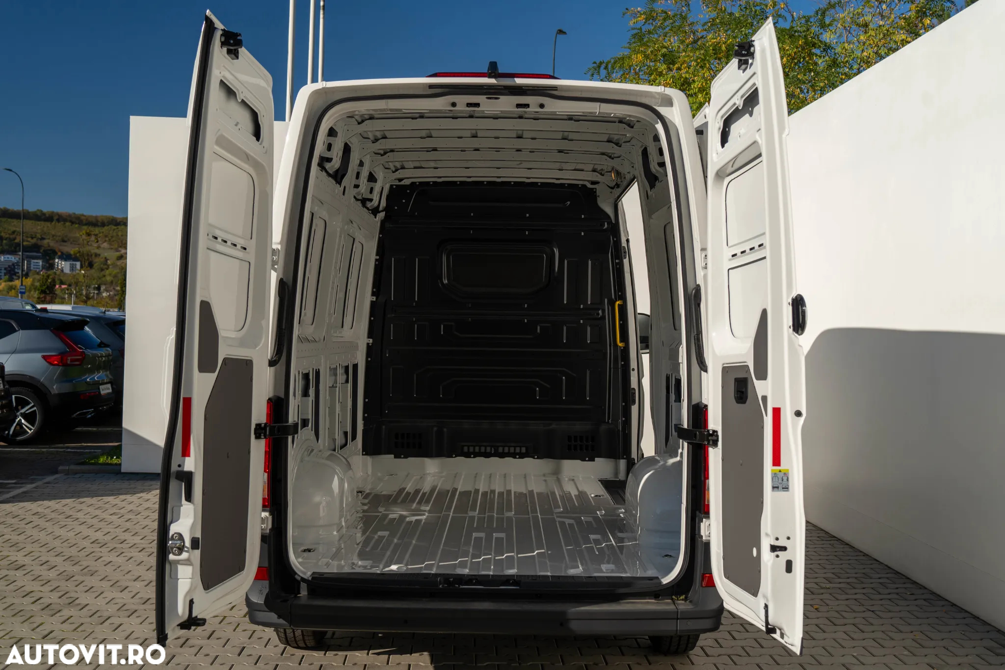 Volkswagen Crafter 3.5 Furgon L3H3 FWD 103kW - 4