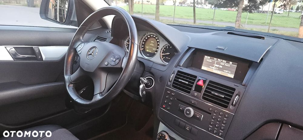 Mercedes-Benz Klasa C ver-180-blueefficiency-7g--tronic-avantgarde - 22