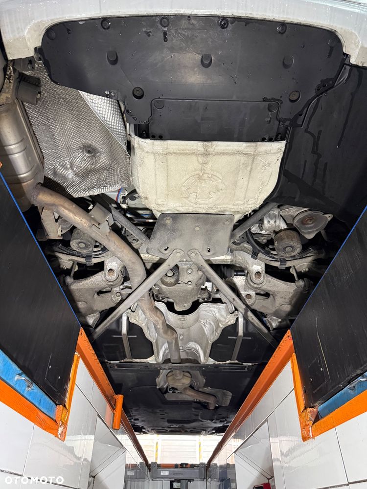 BMW Seria 5 525d - 38