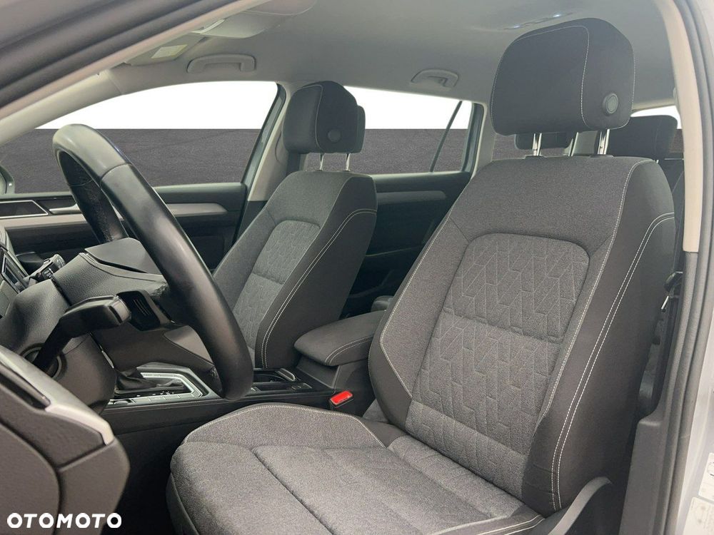 Volkswagen Passat - 15