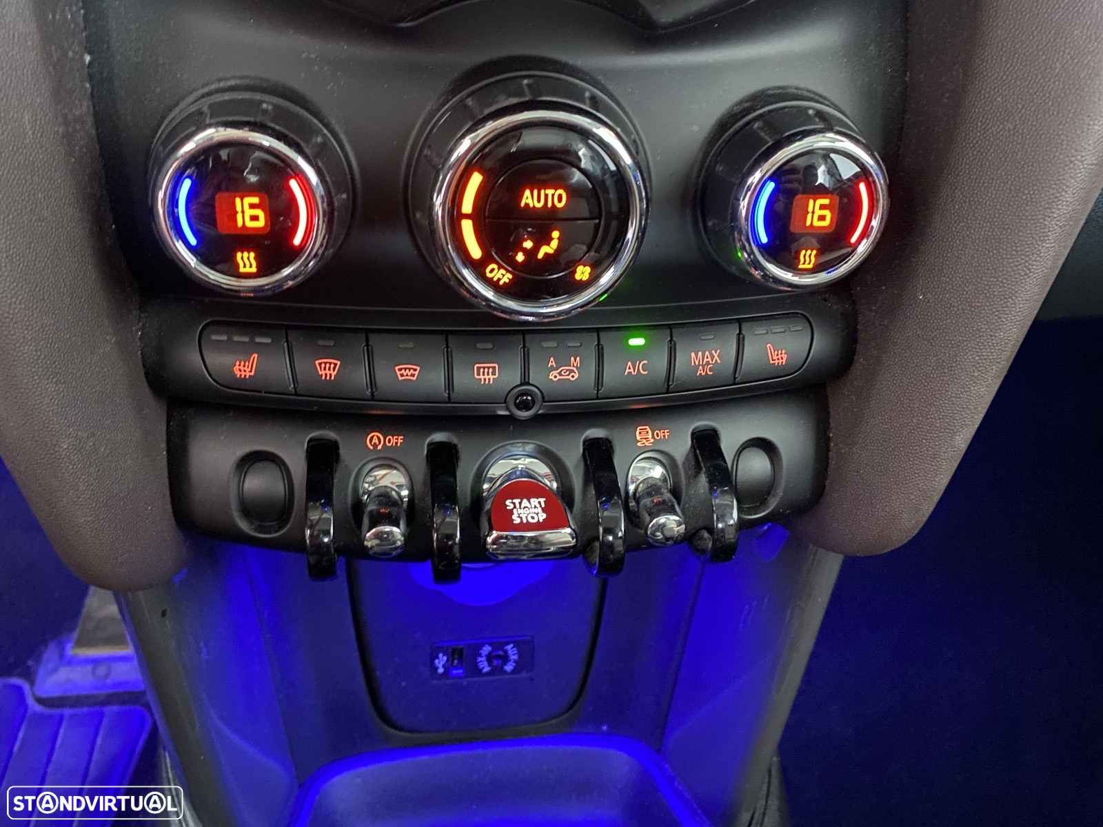 MINI 3 Portas One D - 12