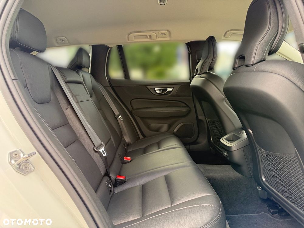 Volvo V60 Cross Country - 28