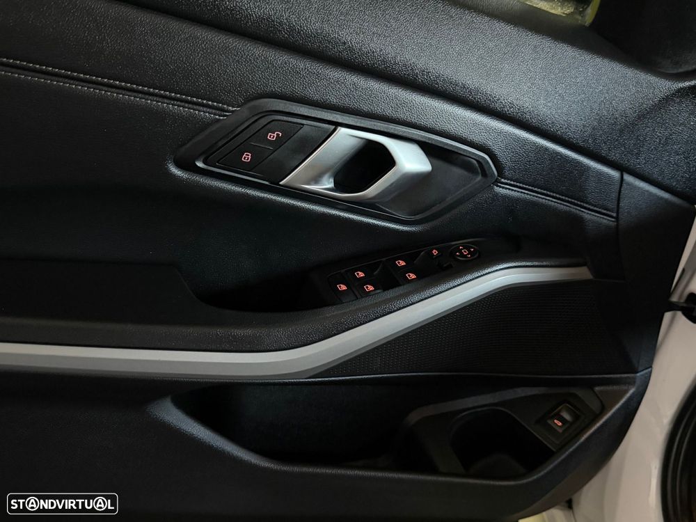 BMW 318 d Aut. Sport Line - 33