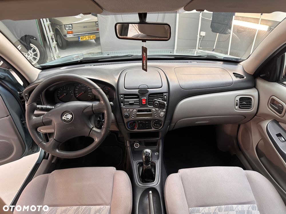 Nissan Almera 1.8 Comfort - 10