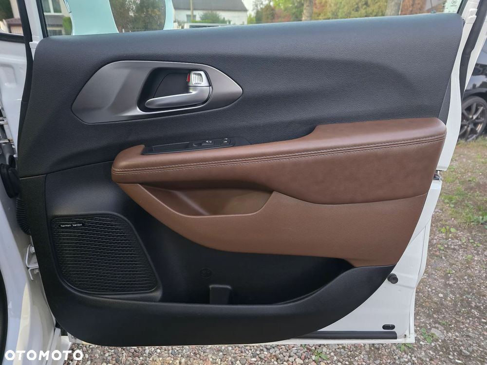 Chrysler Pacifica - 38