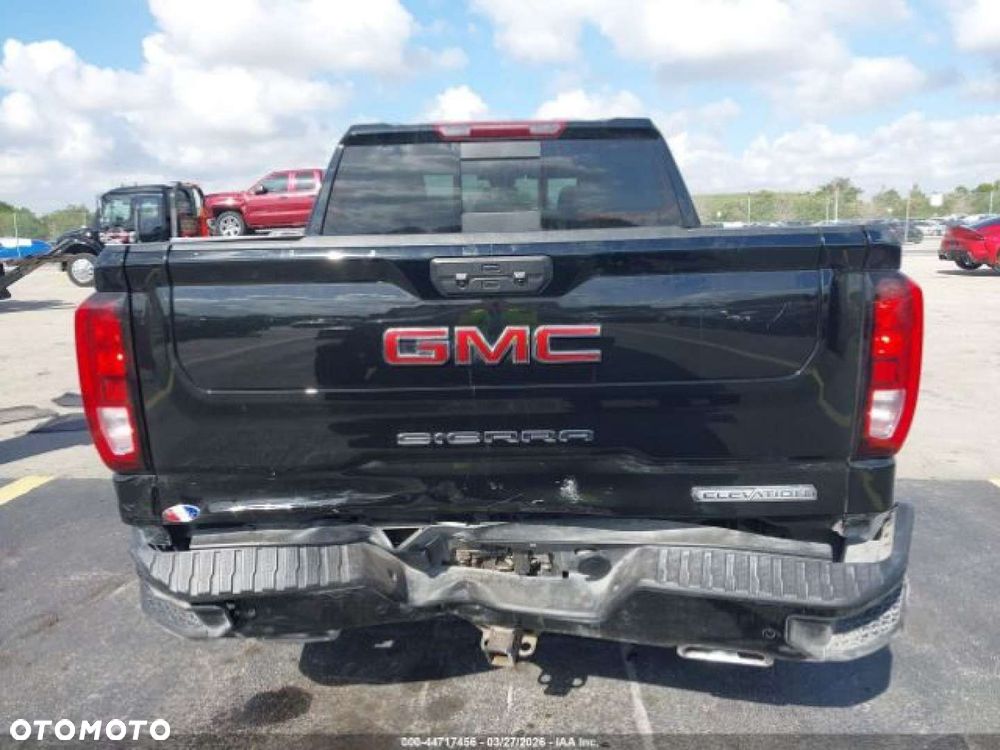 GMC Sierra - 4