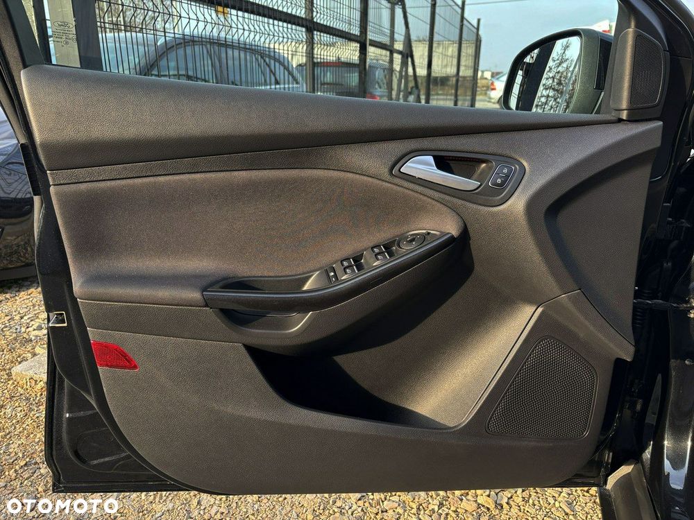 Ford Focus 1.5 EcoBoost STart-Stopp-System TITANIUM - 12