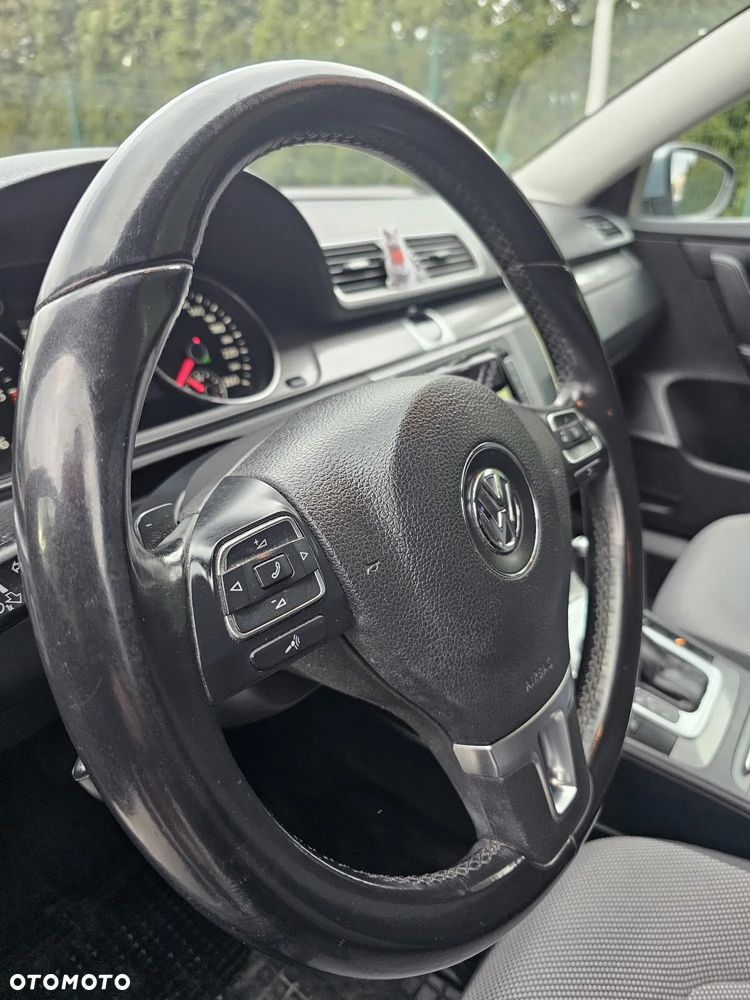 Volkswagen Passat 2.0 TDI Comfortline DSG - 8