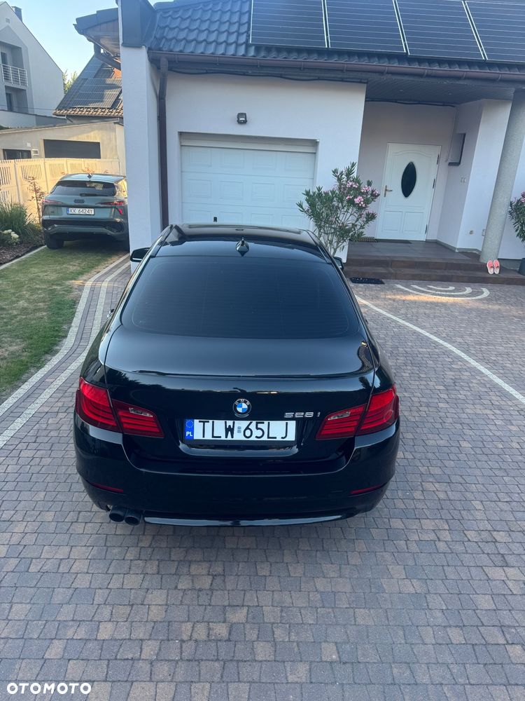 BMW Seria 5 528i xDrive - 14