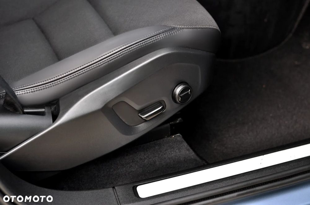 Volvo XC 60 D3 Momentum Pro - 22