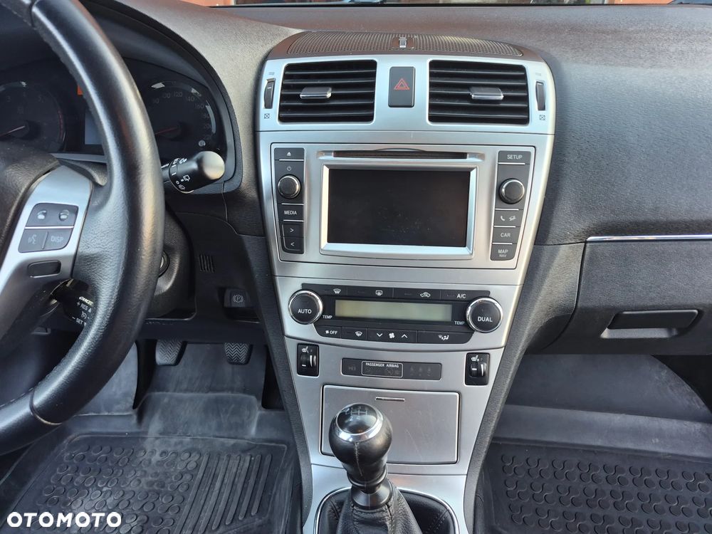 Toyota Avensis 1.8 Premium EU5 - 10